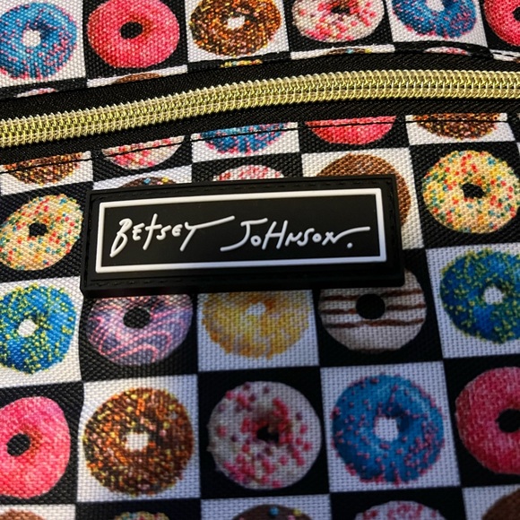 Betsey Johnson Doughnut Lunch Tote - Picture 2 of 12